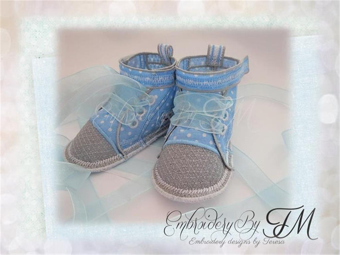 Baby booties sneakers with bear No.54/ two sizes