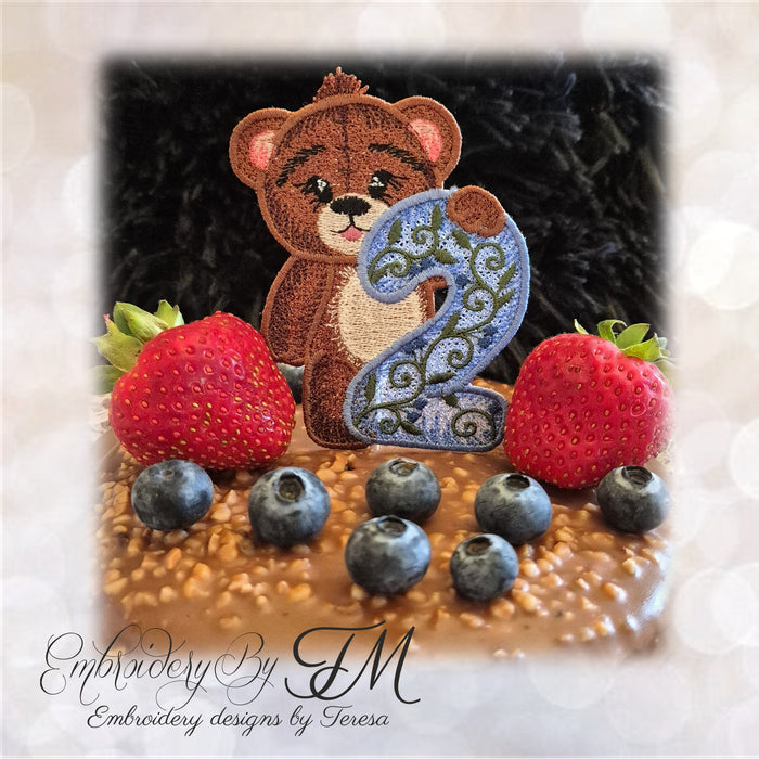 Cute bear No.2 / two variations/4x4 hoop