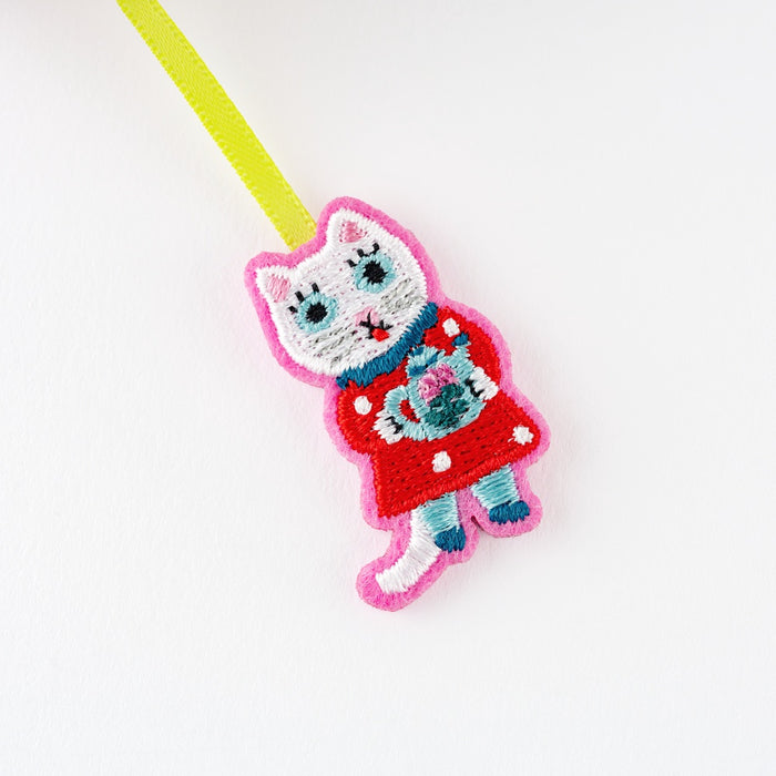 Hobonichi Yumi Kitagishi: Embroidered Bookmark - White Cat