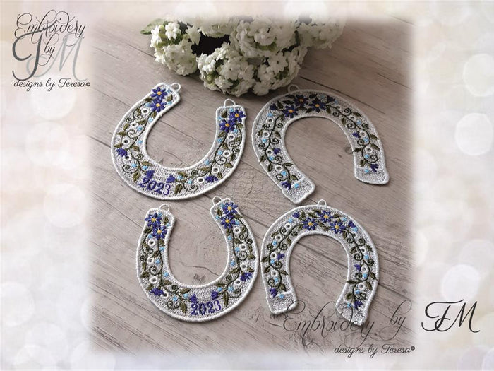 Horseshoe with flowers 2025/5x7 and 4x4 hoop