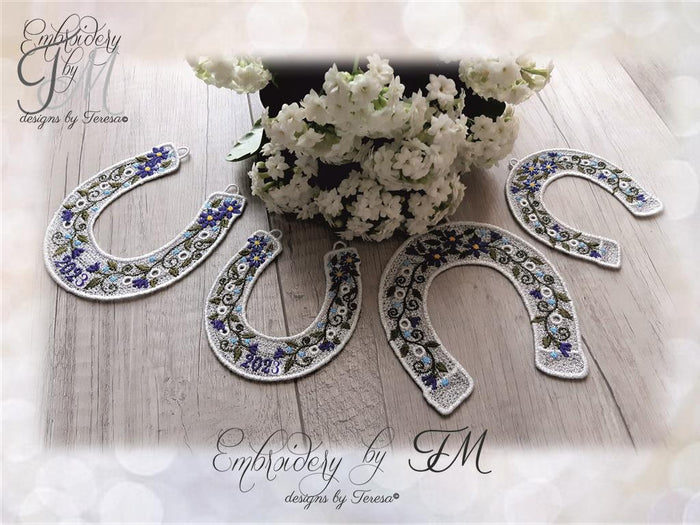 Horseshoe with flowers 2025/5x7 and 4x4 hoop