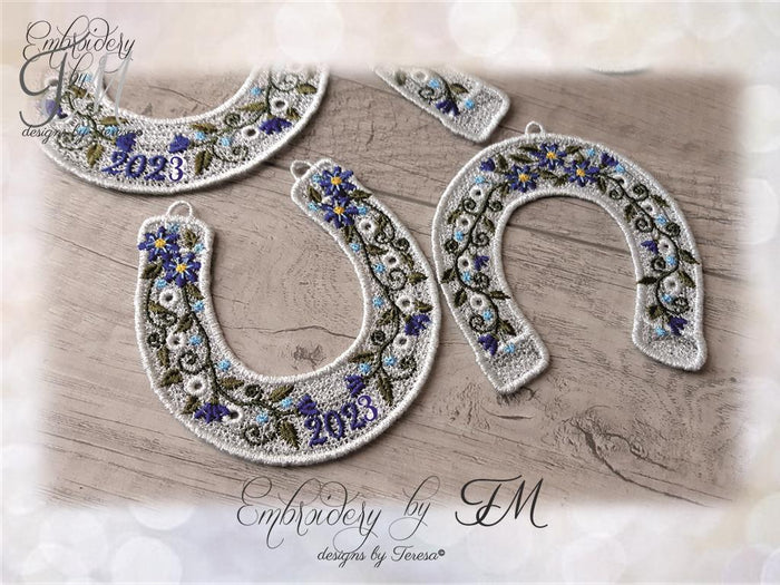 Horseshoe with flowers 2025/5x7 and 4x4 hoop